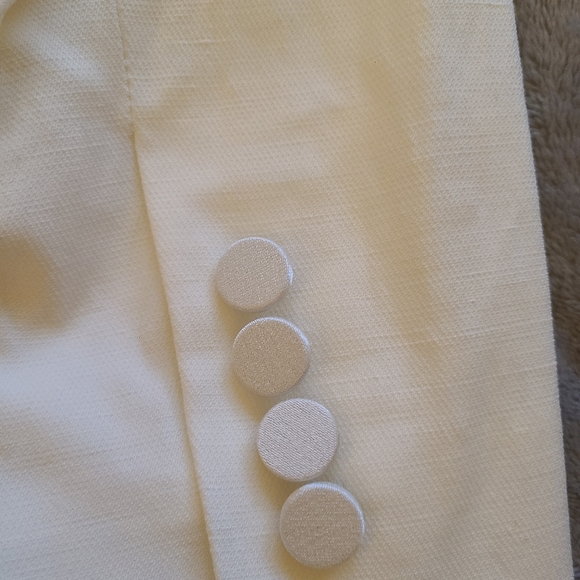 SOLD!! - Zara blazer white/cream size Medium - Picture 5 of 5